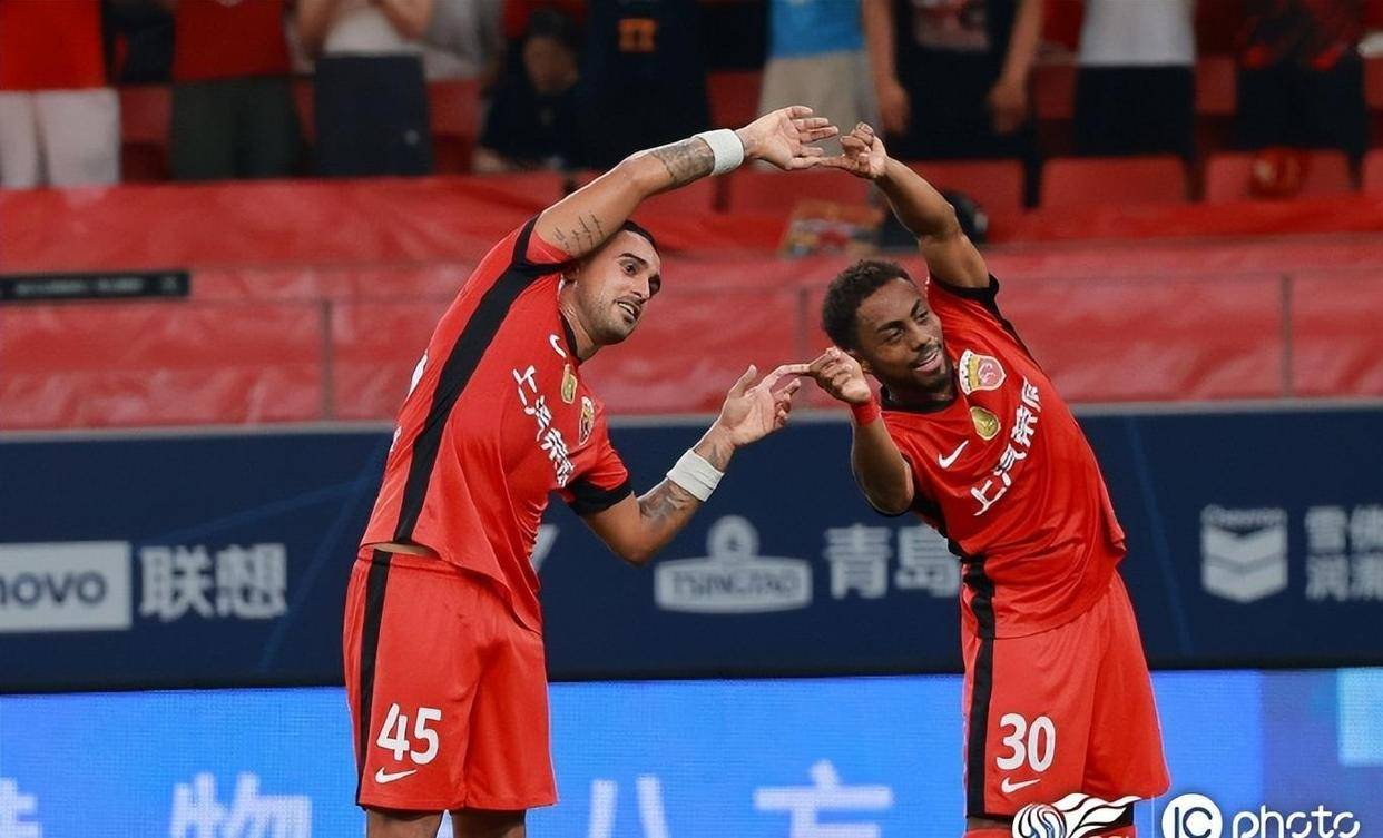 英雄联盟赔率-今夜中超焦点战，克里夫兰骑士战术微调，球迷炸锅，临场指挥获称赞的简单介绍